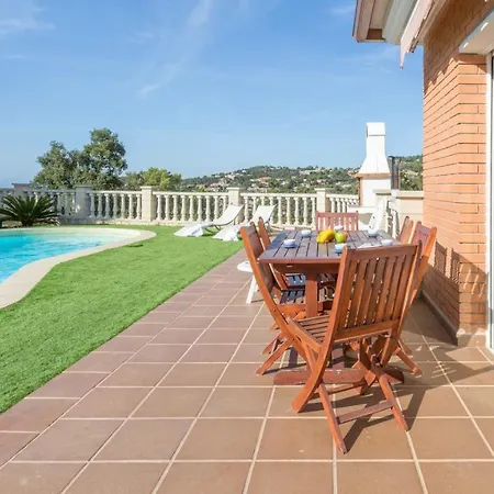 Sleeps 6