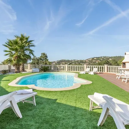 Sleeps 6 Villa *