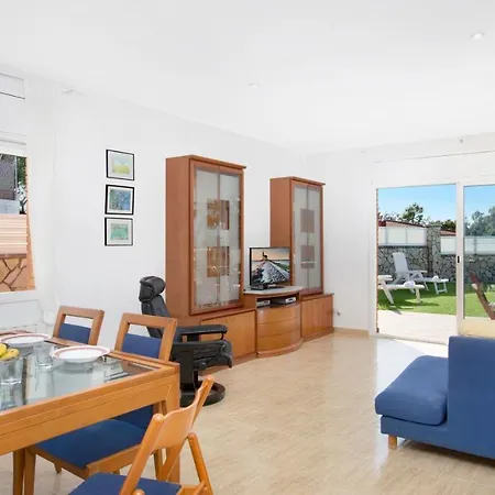 Sleeps 6 Villa *